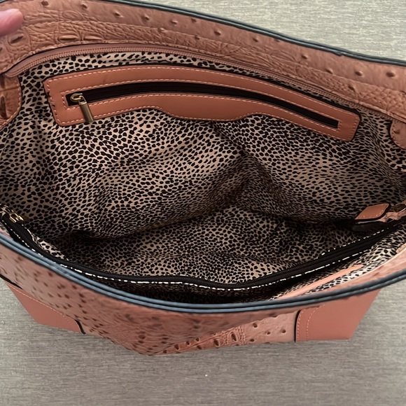 NWOT no brand name pink handbag and matching accordion wallet. - Picture 5 of 8